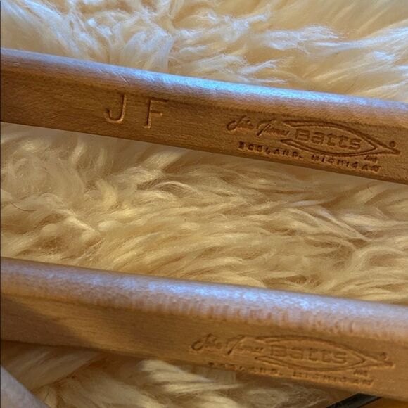 Five vintage wooden hangers with dowel USA made tongue and groove 5 hangers - Picture 5 of 8